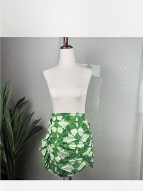 Zara Green Botanical floral Print Mini Skirt Size Large